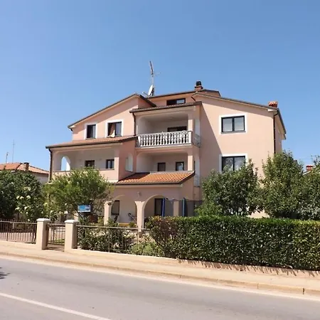 Apartment In Mit Terrasse, W-lan, Waschmaschine 853-3