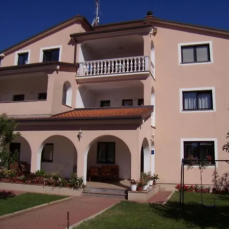 Apartment In Mit Terrasse, W-lan, Waschmaschine 853-3